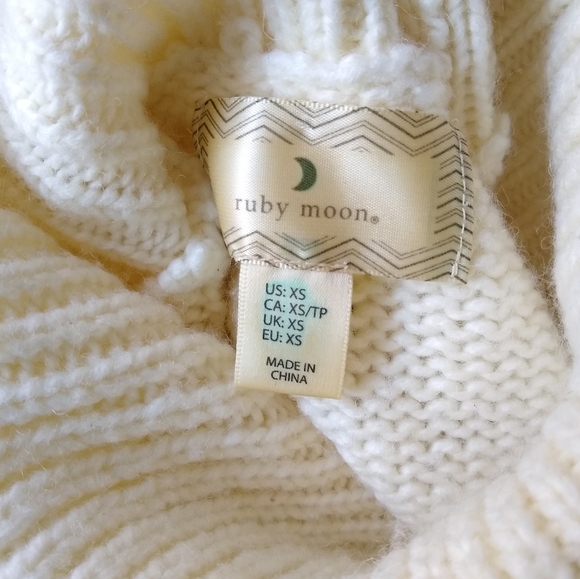 💖Donated💖 Ruby Moon White Turtle Necked Sweater - Picture 5 of 5